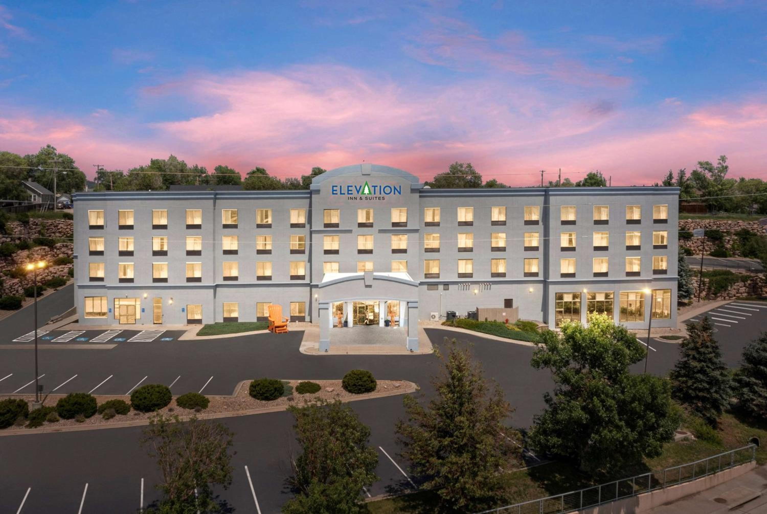 Hotel Elevation Inn & Suites, Trademark Collection by Wyndham