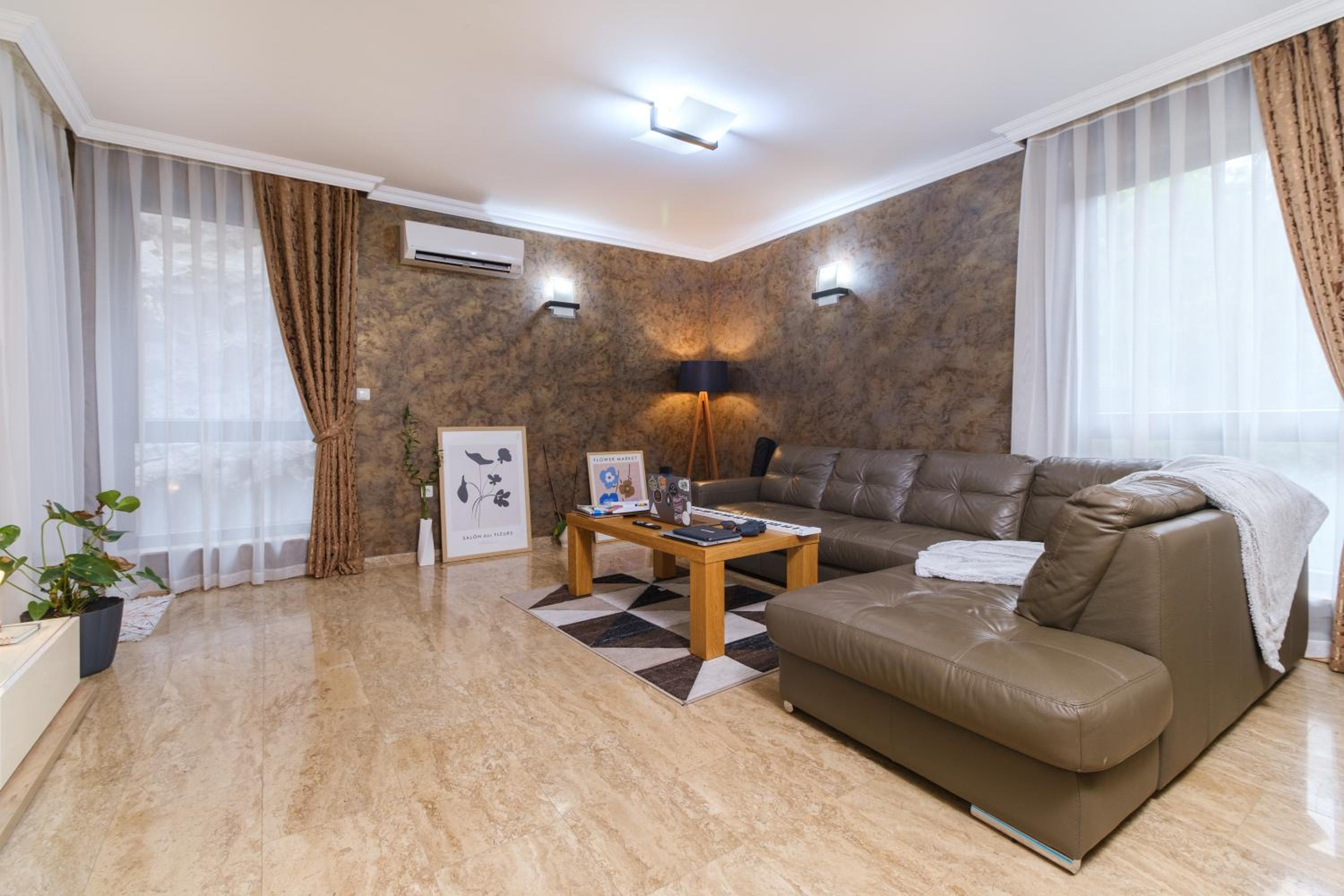 Serene Luxury Retreat Near Kapana