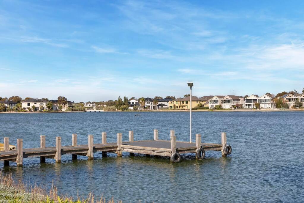 4Br golf Townhouse in POINT COOK