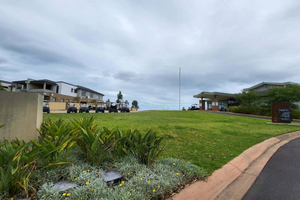 4Br golf Townhouse in POINT COOK