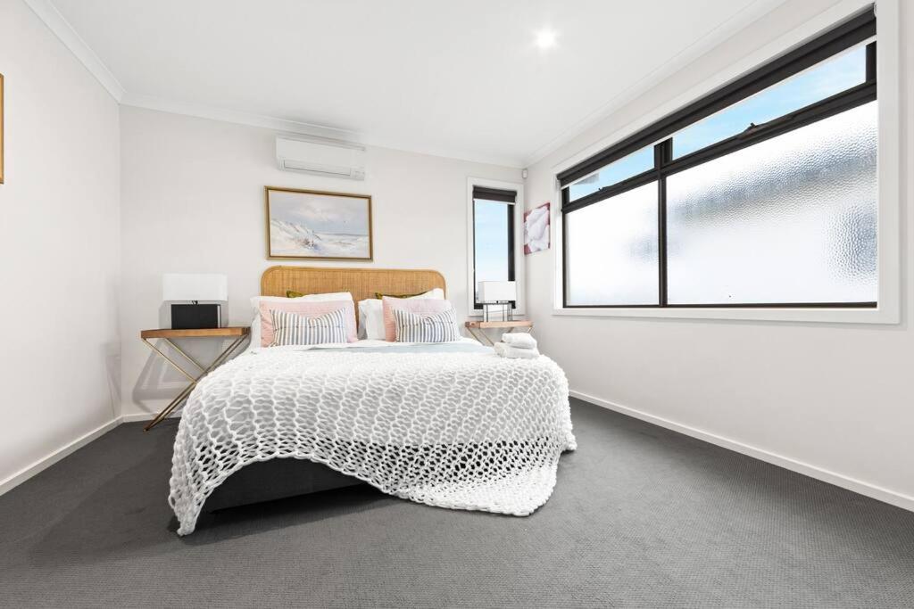 4Br golf Townhouse in POINT COOK