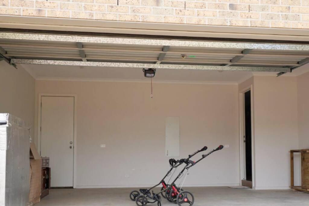 4Br golf Townhouse in POINT COOK