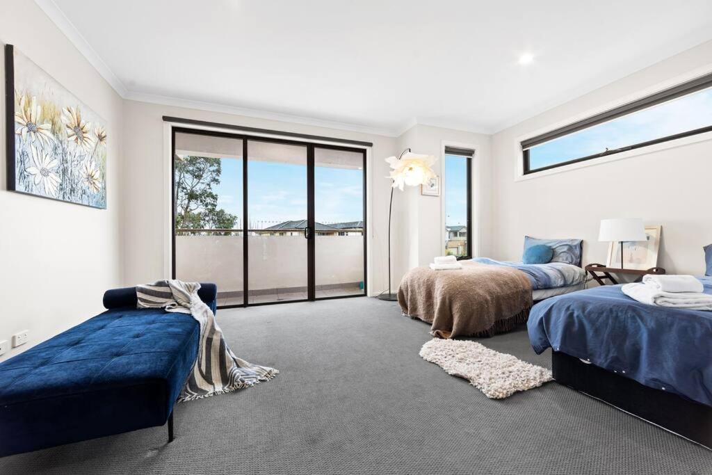 4Br golf Townhouse in POINT COOK