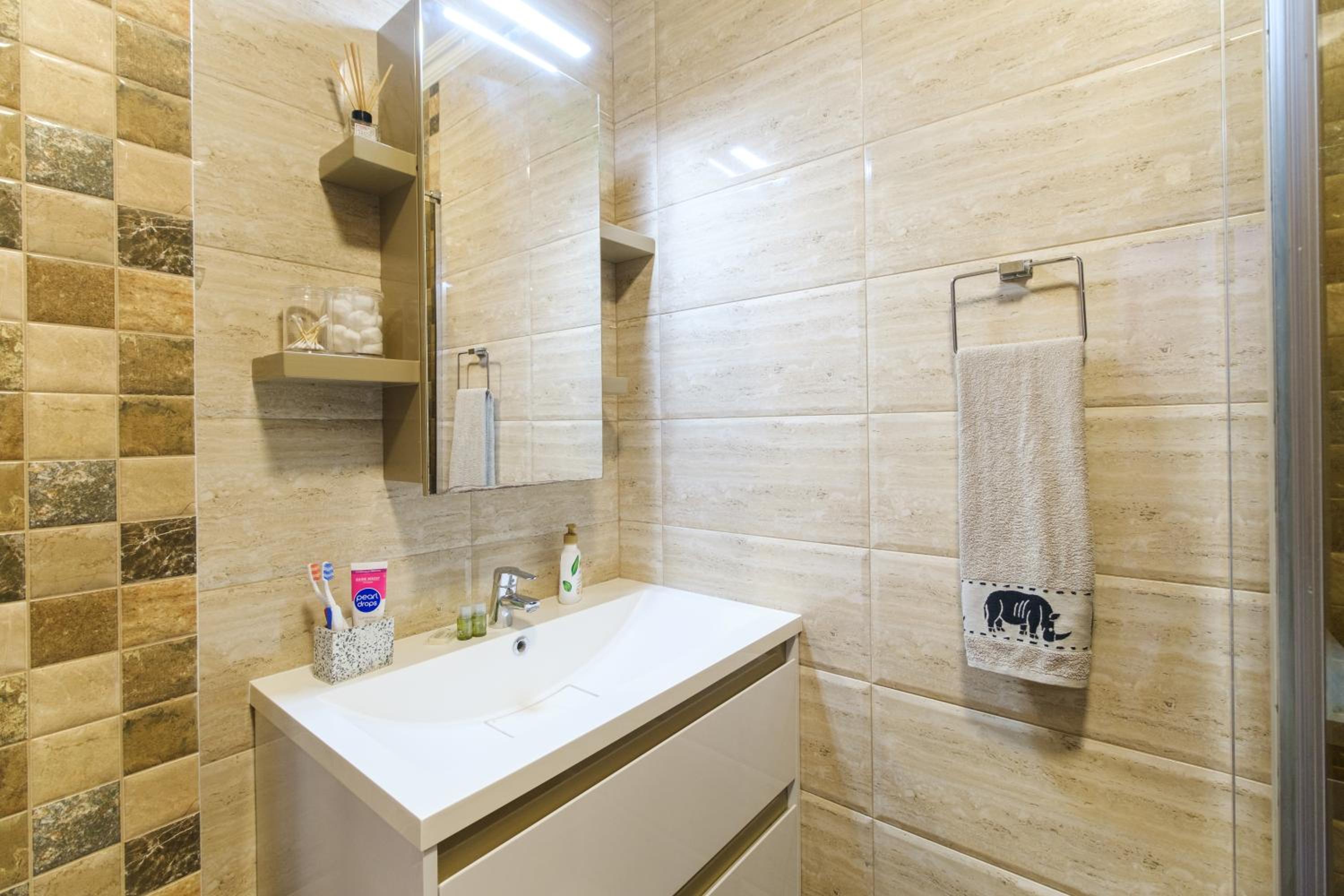 Serene Luxury Retreat Near Kapana