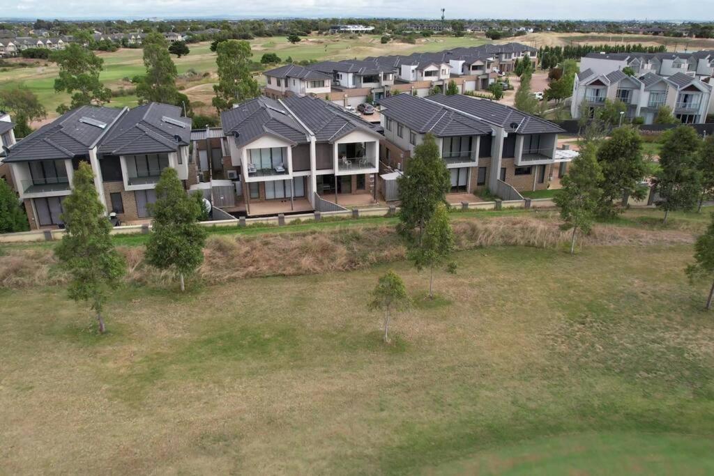4Br golf Townhouse in POINT COOK
