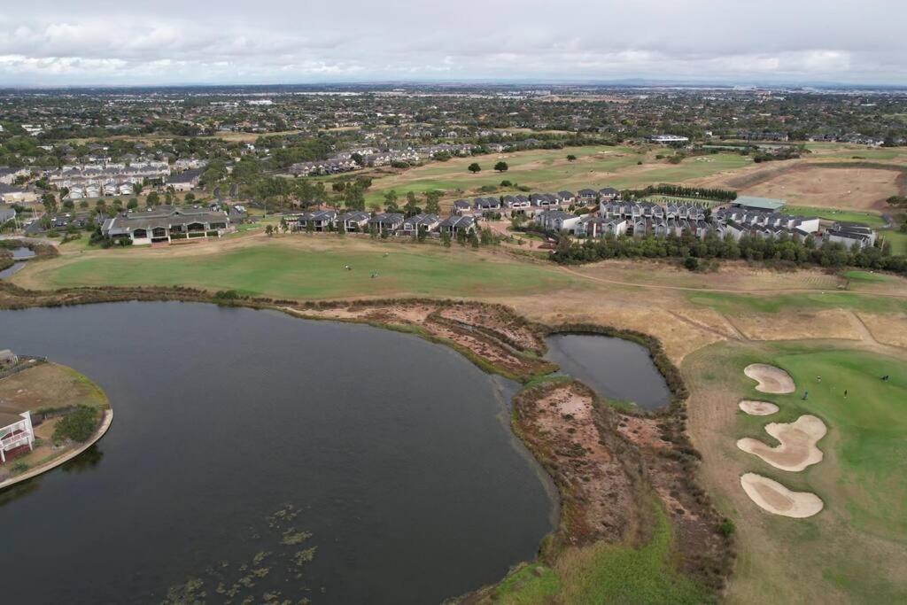 4Br golf Townhouse in POINT COOK