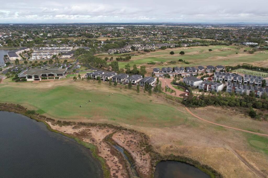 4Br golf Townhouse in POINT COOK
