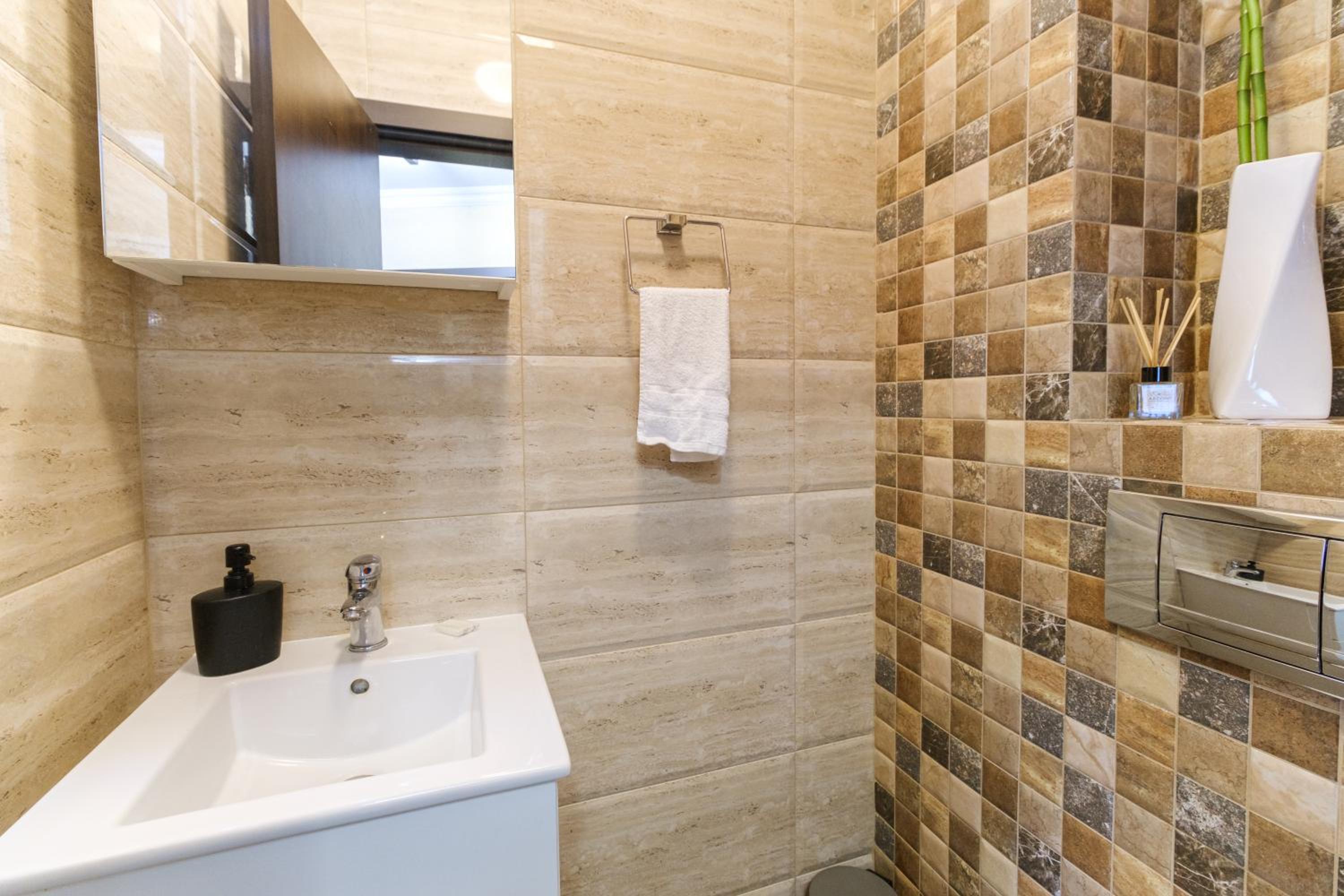 Serene Luxury Retreat Near Kapana