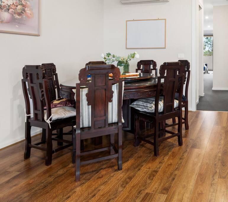 4Br golf Townhouse in POINT COOK
