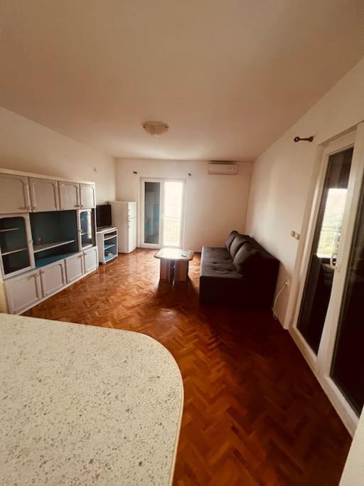spacious apartment with view view 3