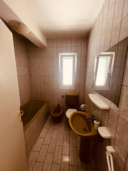 spacious apartment with view view 4