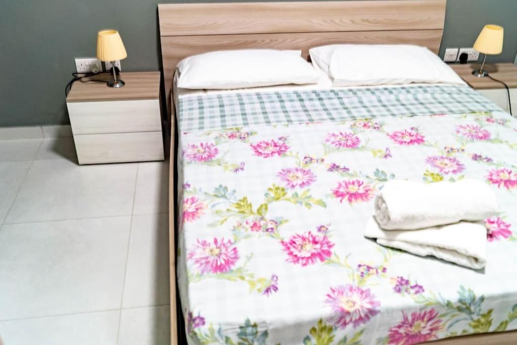 Cozy Seafront Apartment by Balluta Bay view 2
