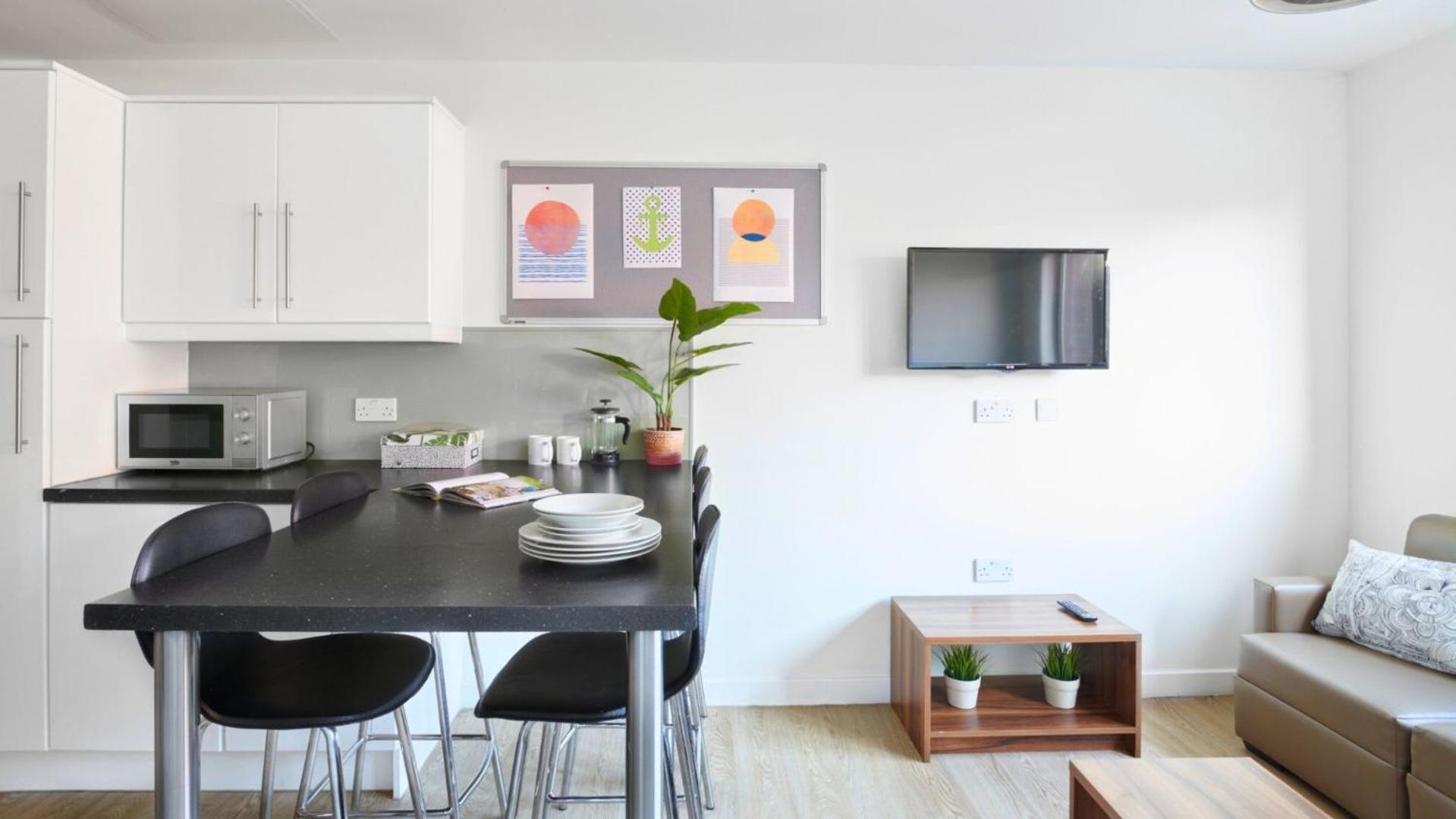 Stylish Private Ensuite Rooms in the Heart of Exeter