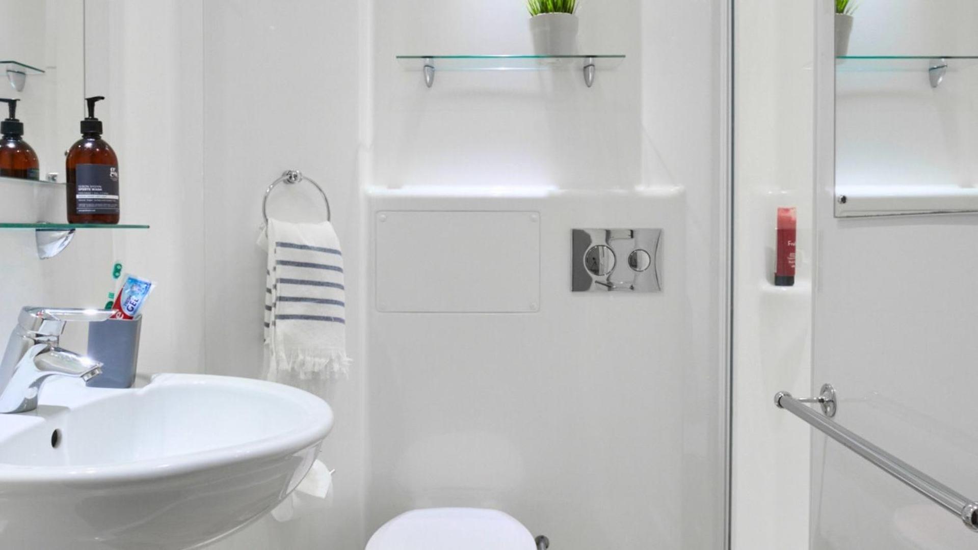 Stylish Private Ensuite Rooms in the Heart of Exeter