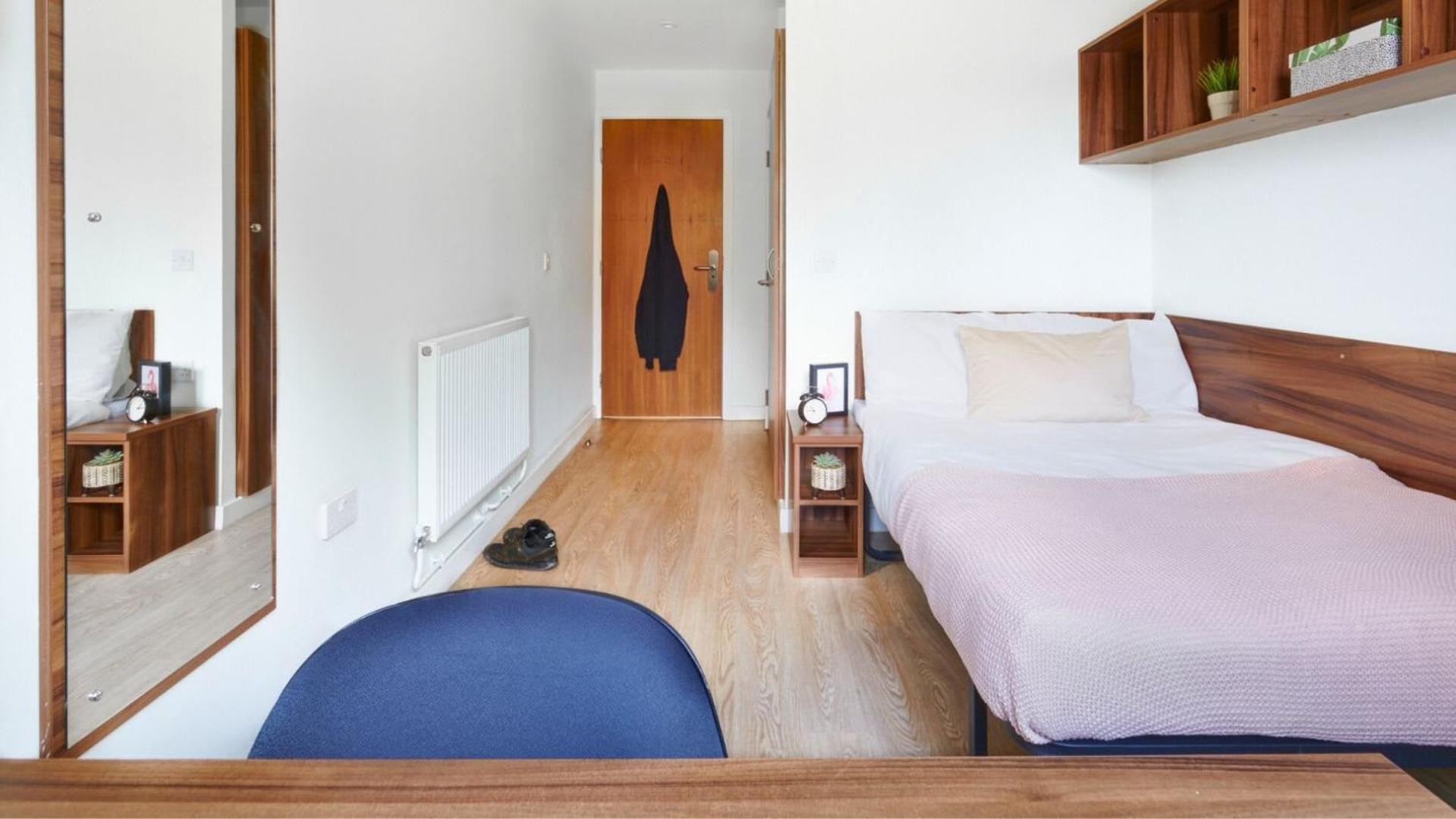 Stylish Private Ensuite Rooms in the Heart of Exeter