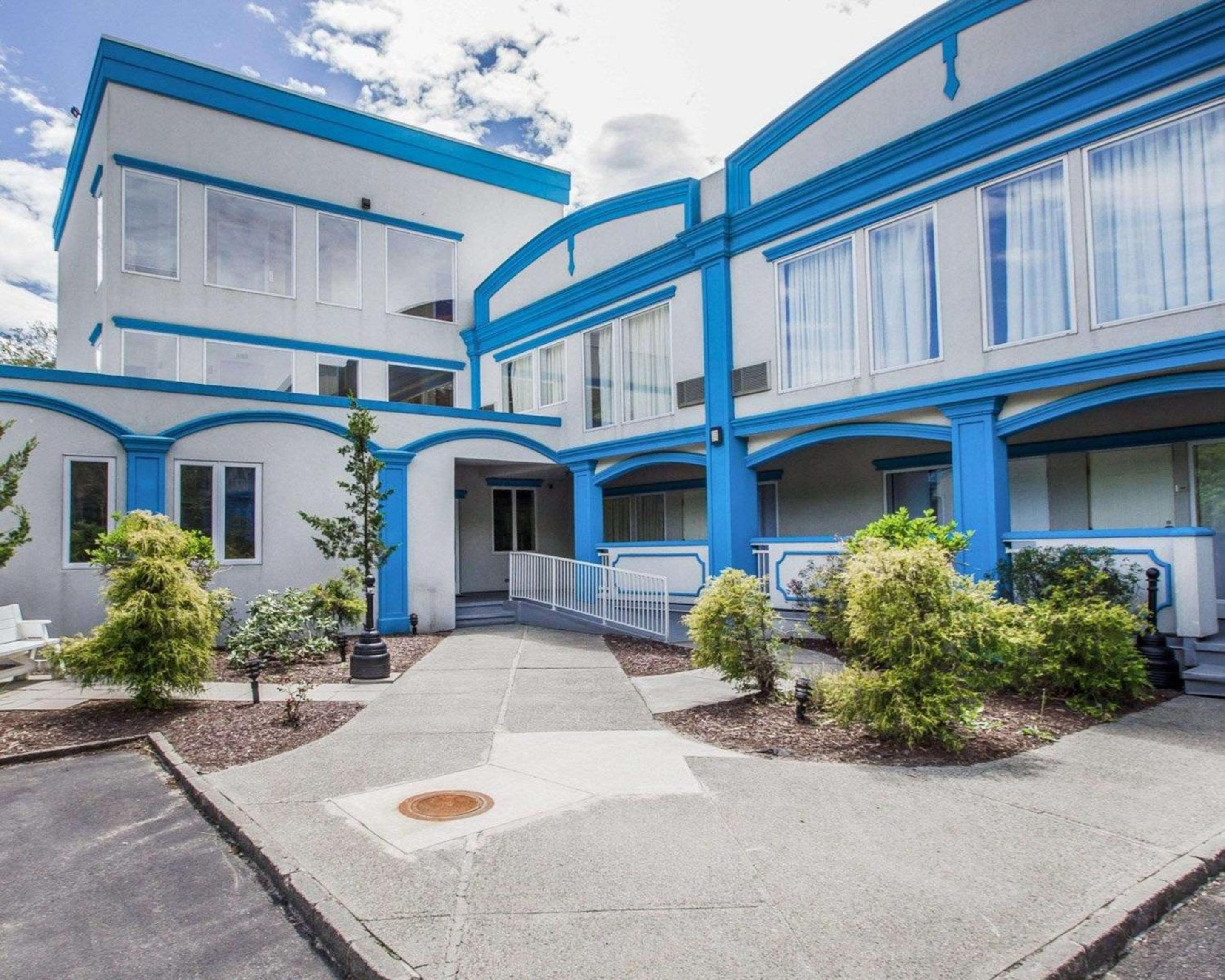 Econo Lodge Inn & Suites Old Saybrook - Westbrook view 2