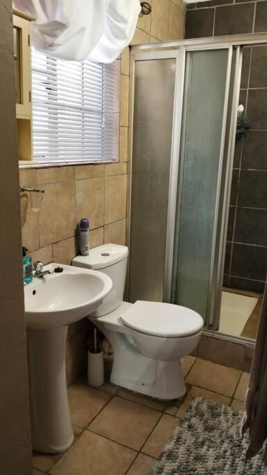 Guest Suite in Roodepoort with private access view 5