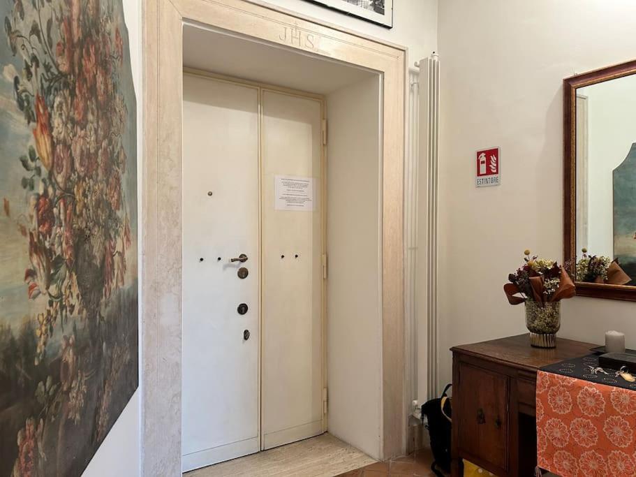 Elegant 3 bedrooms apartment Colosseum - San Giovanni