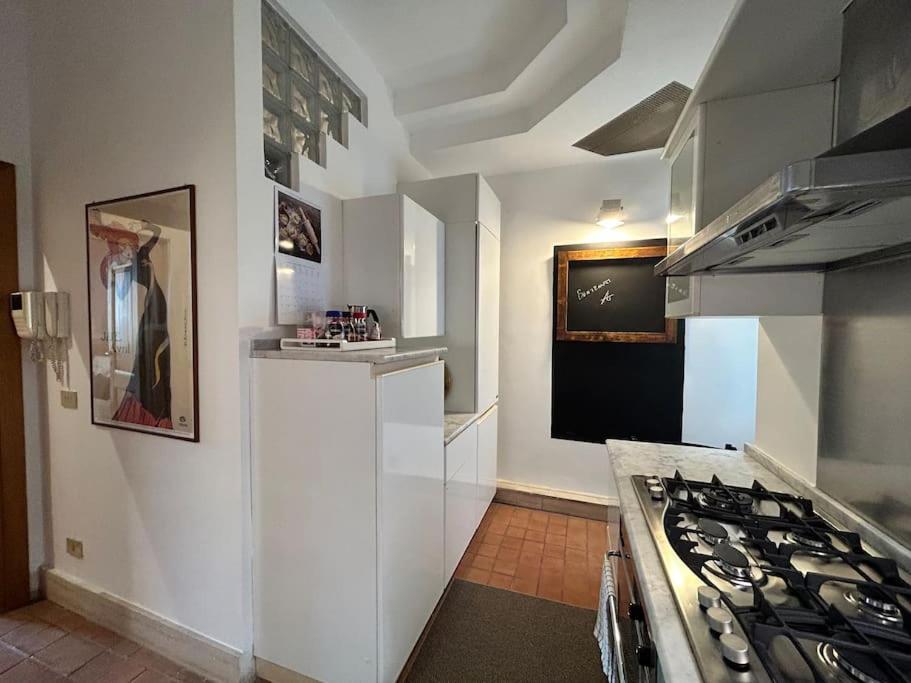 Elegant 3 bedrooms apartment Colosseum - San Giovanni