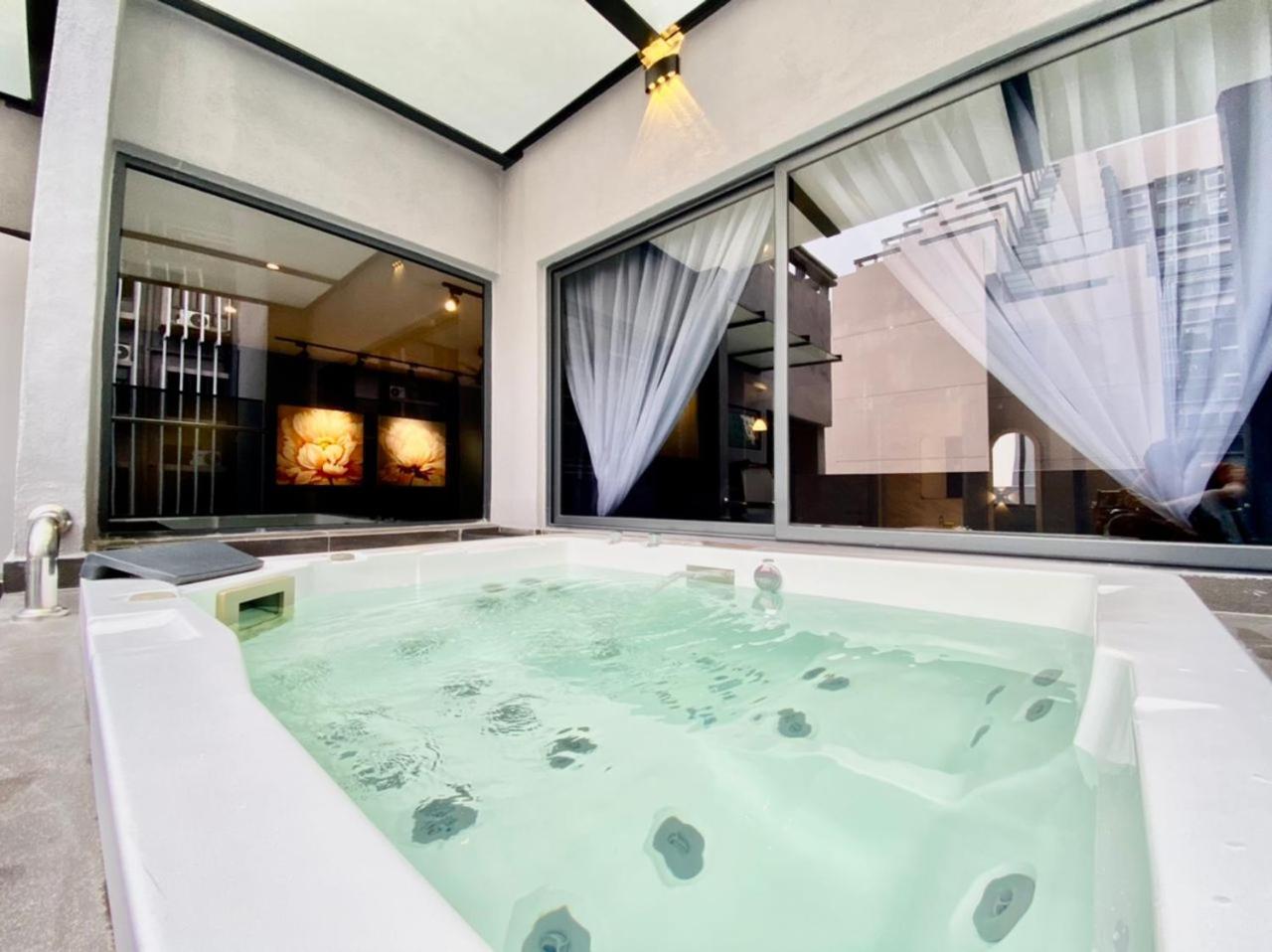 Imperio Residence 1 Bedroom Private Pool Suite by MJ Holiday photo 2