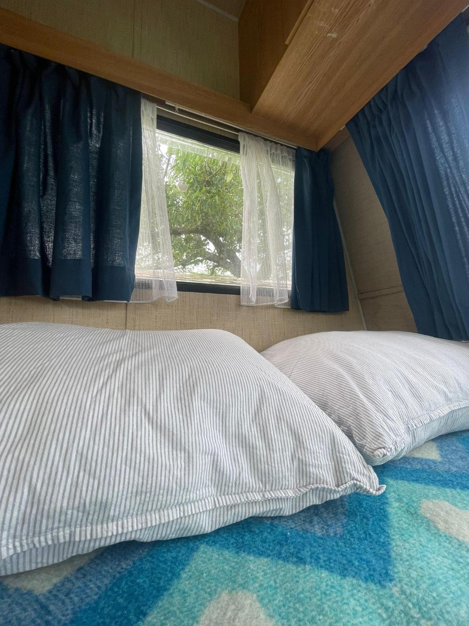Vintage caravan in old orchard at farm Huize Blokland, photo 13
