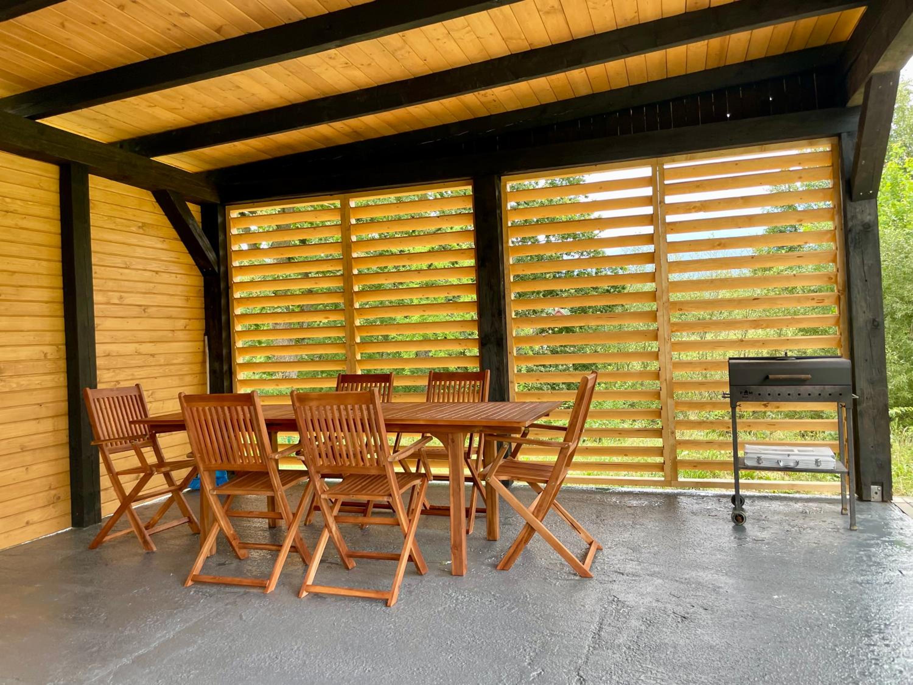 Vino Chalets Bran view 5