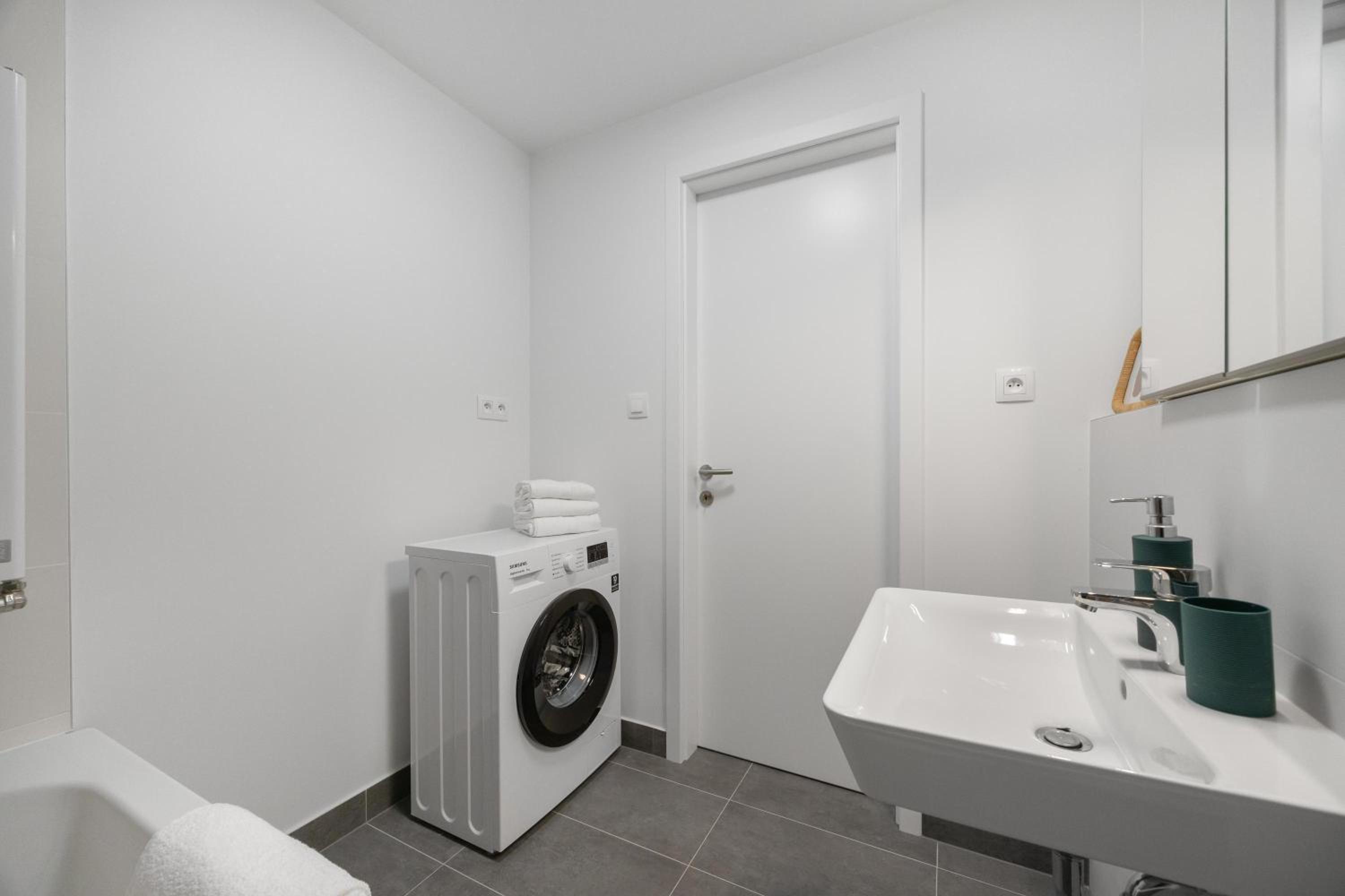 Nový apartmán na 20 poschodí view 2