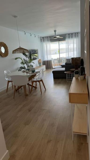 Apartamento con vistas al mar en Playa Granada