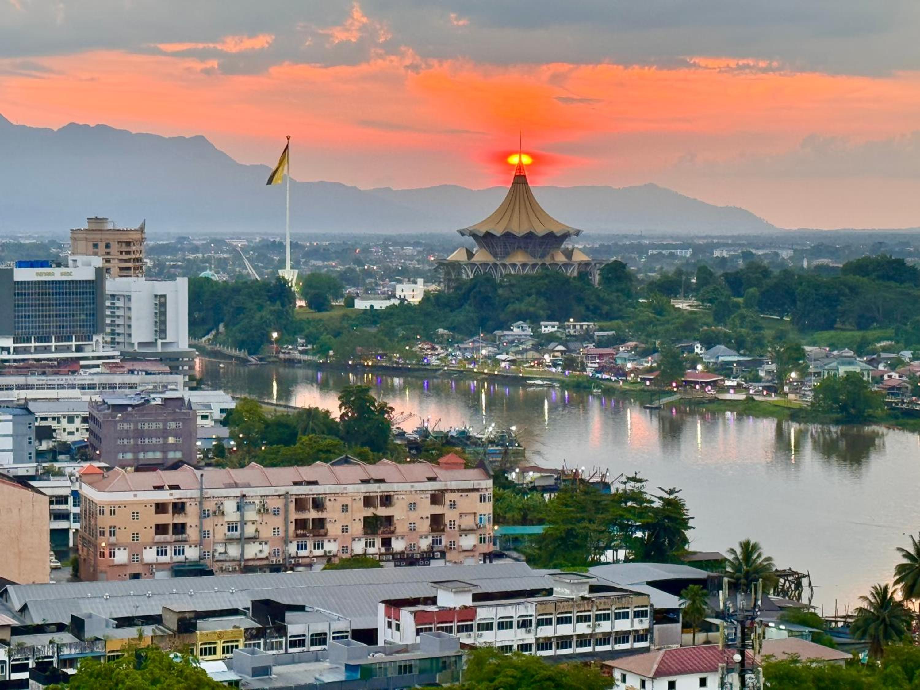 Riverine High Floor Luxury Stay 4 pax Waterfront View from Balcony photo 2