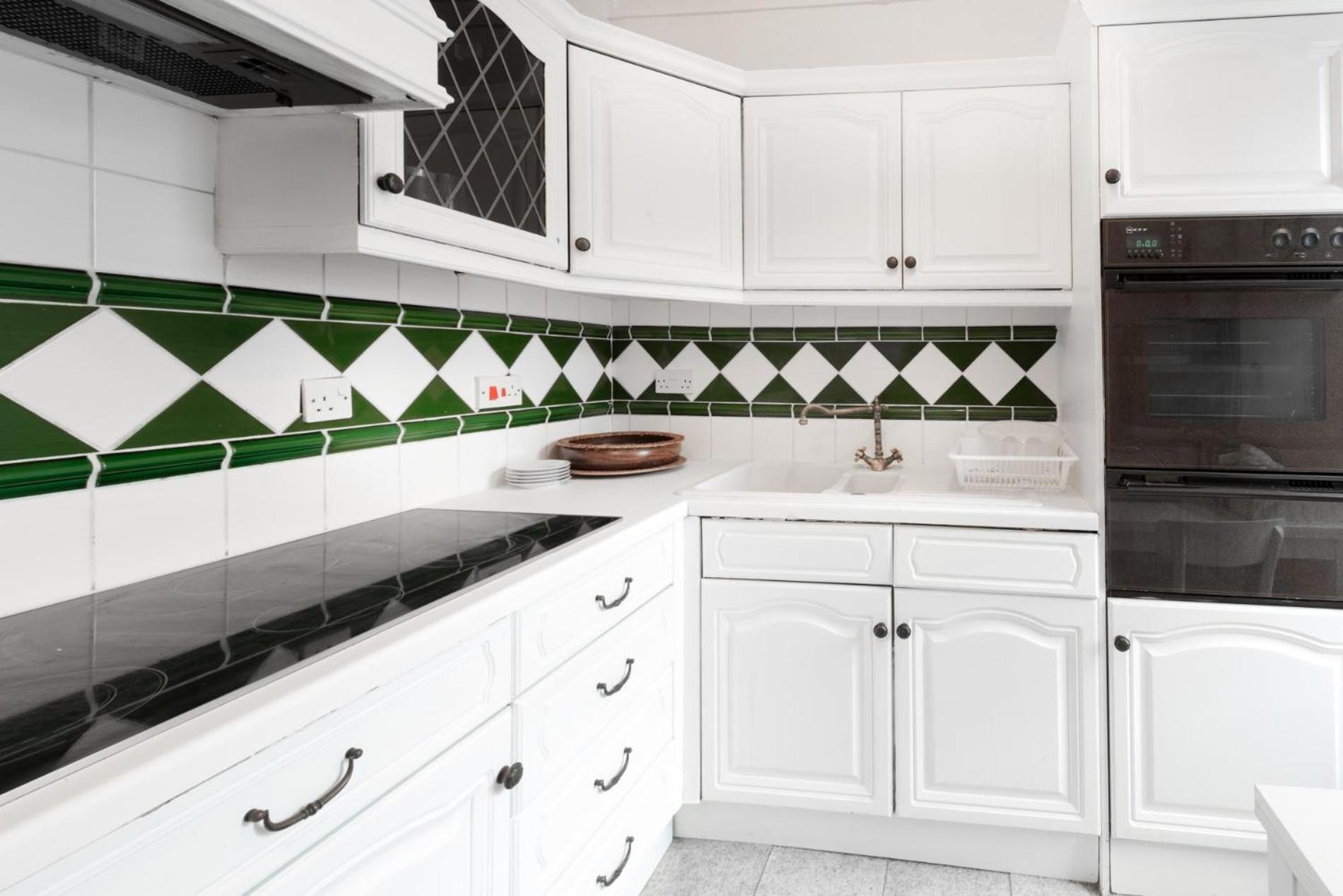 The White Leopard - Stylish 3BR in Chelsea