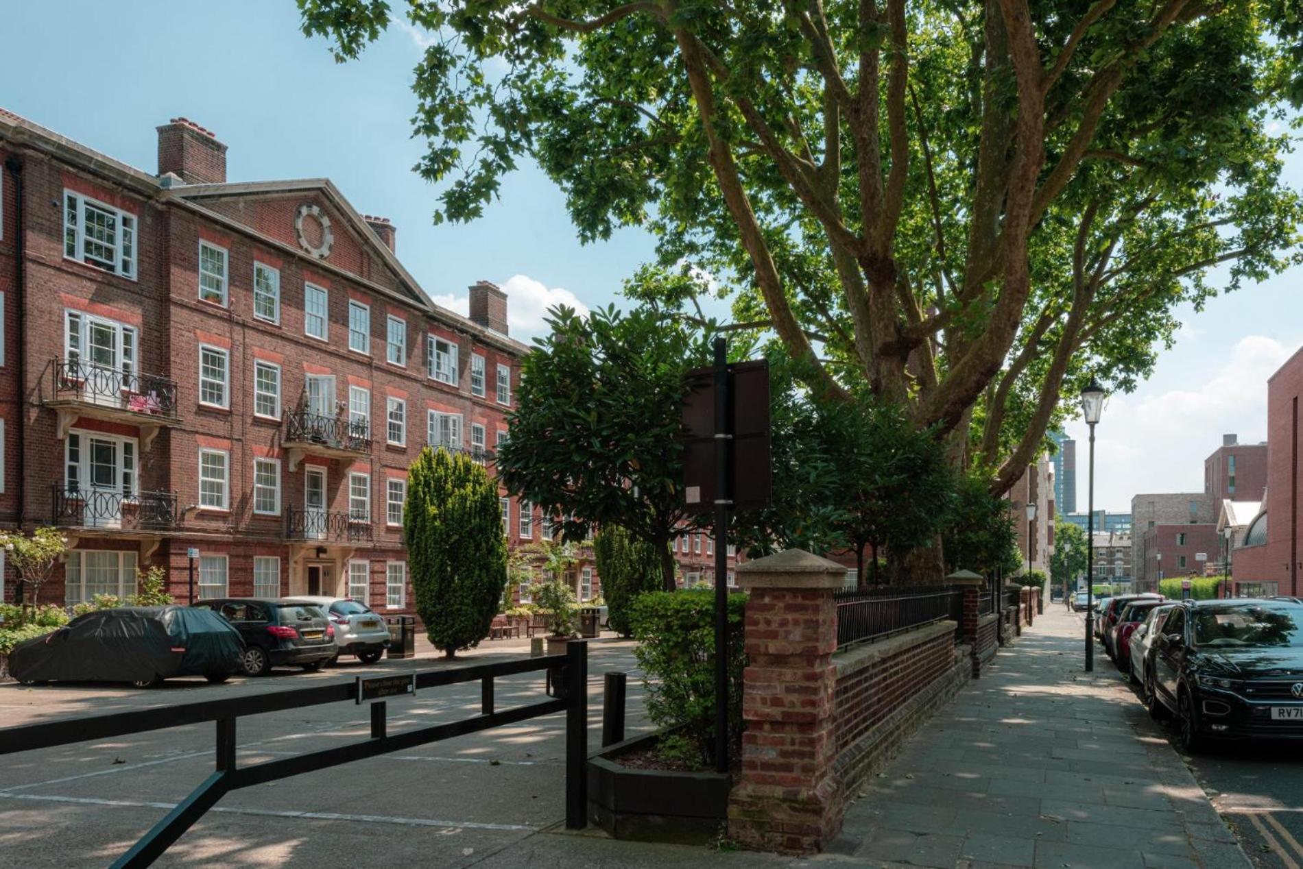 The White Leopard - Stylish 3BR in Chelsea