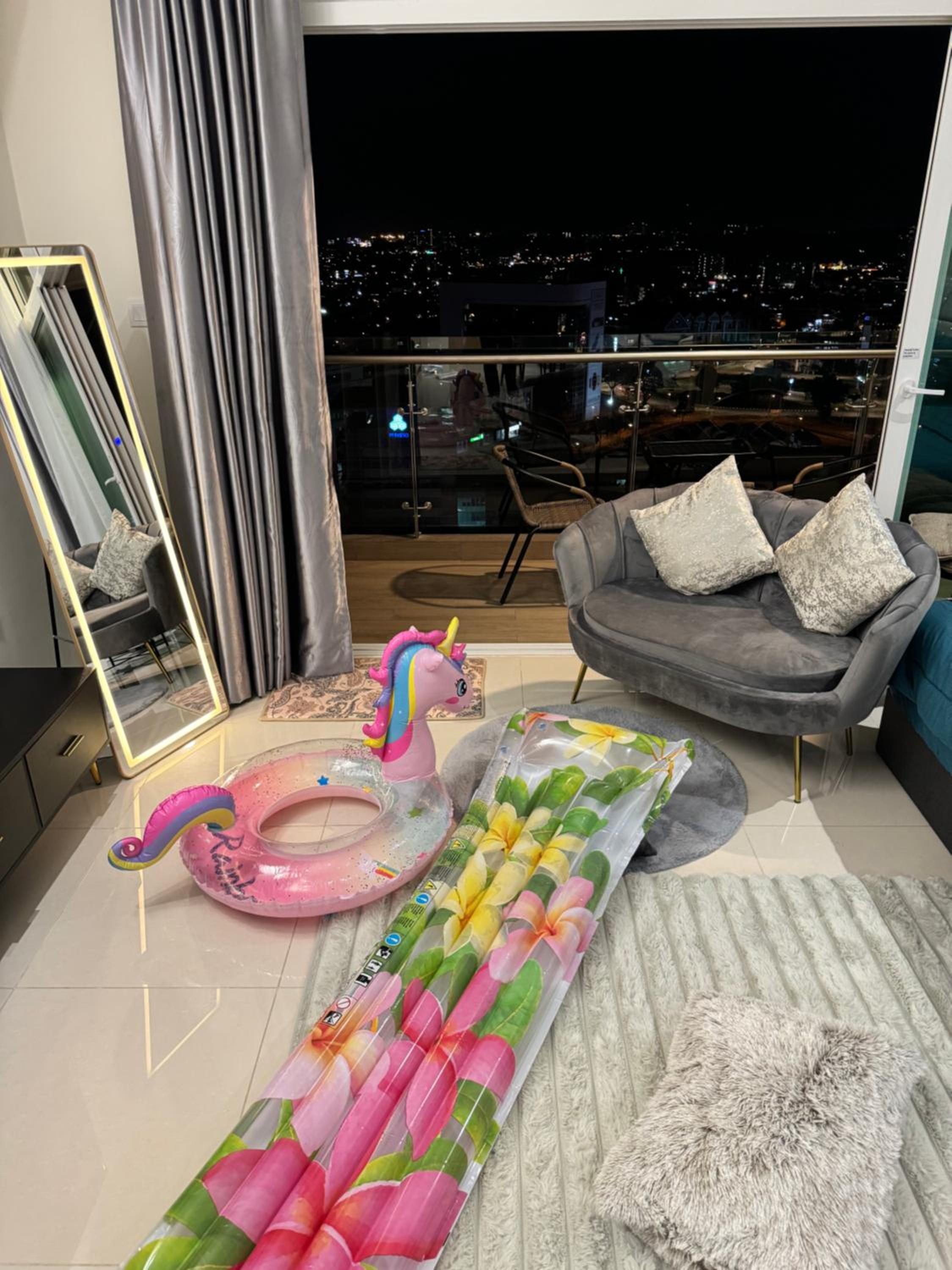 Riverine High Floor Luxury Stay 4 pax Waterfront View from Balcony photo 8