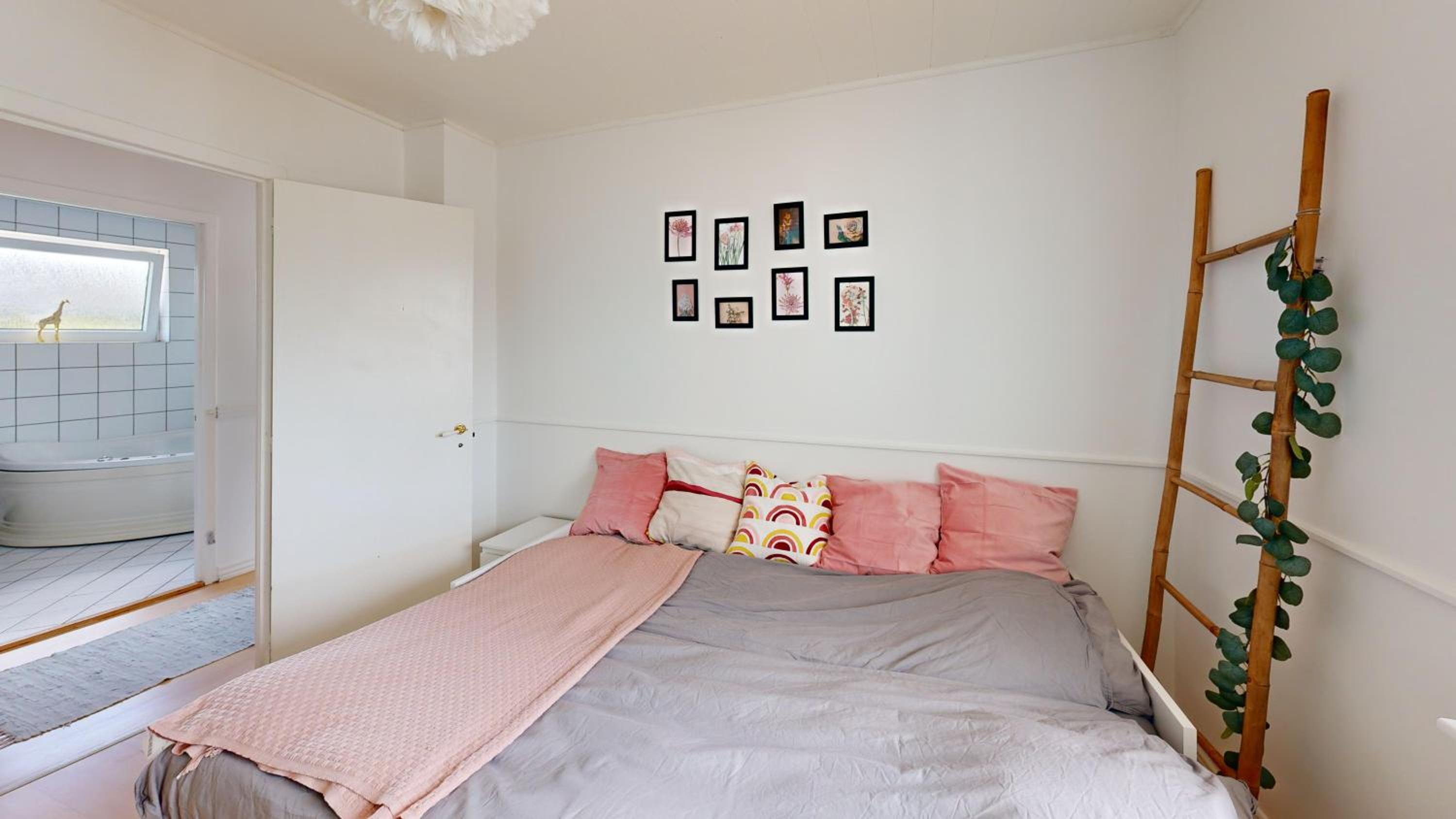 Charmerende 4BR Feriehus med Pool og Have