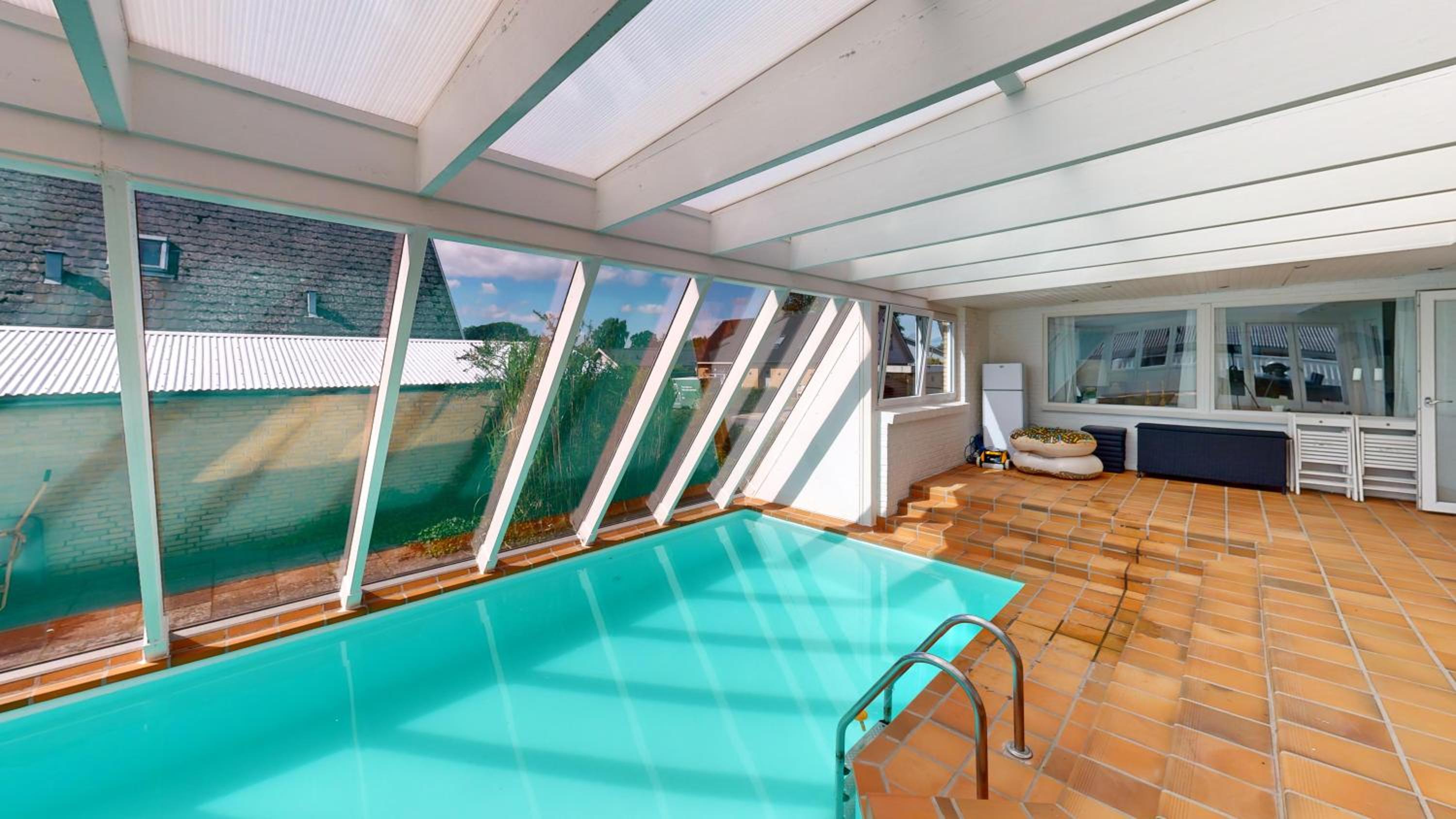 Charmerende 4BR Feriehus med Pool og Have