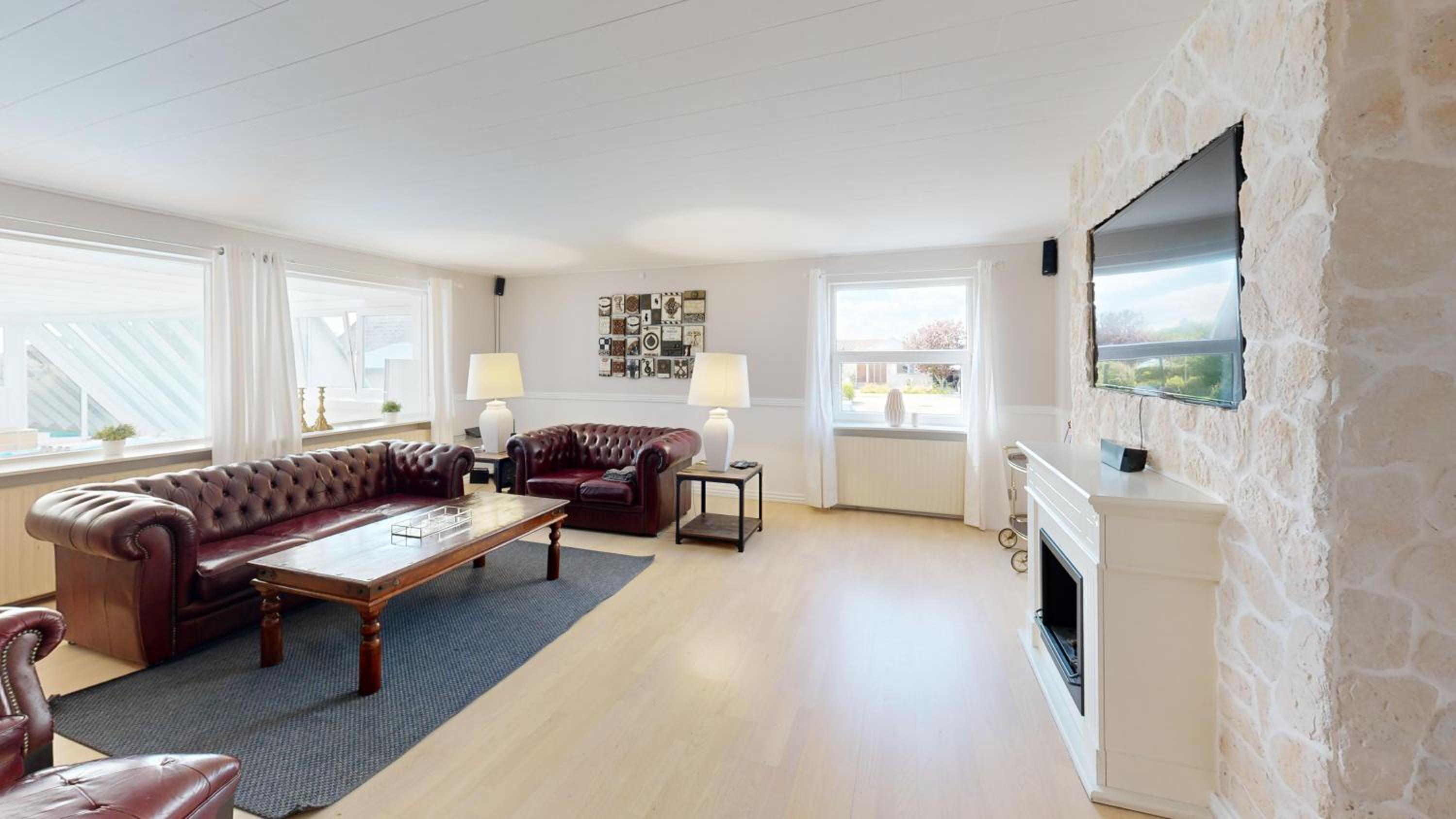 Charmerende 4BR Feriehus med Pool og Have