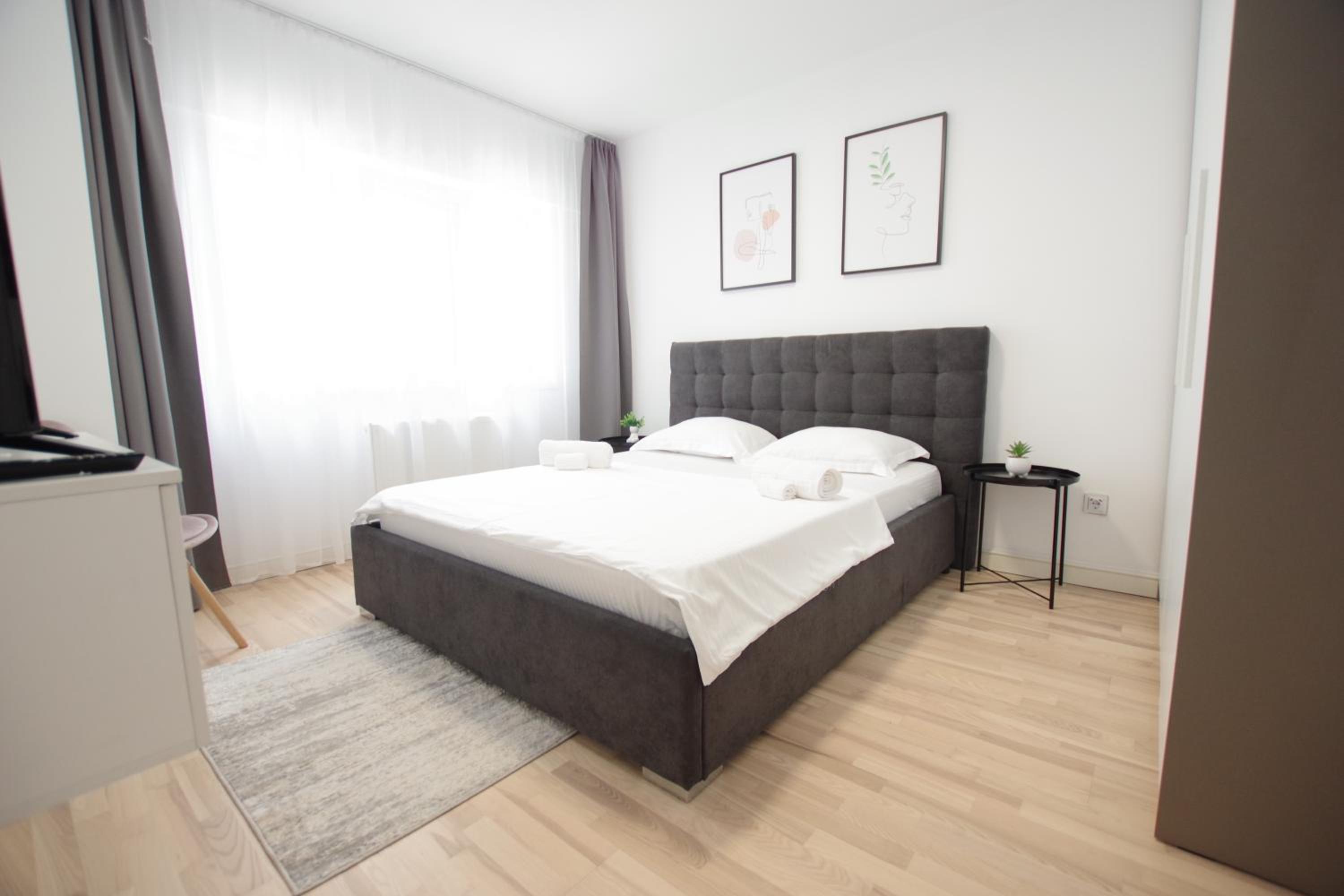 Himson Grey Apartment-Self Check-in near Airport & Mall