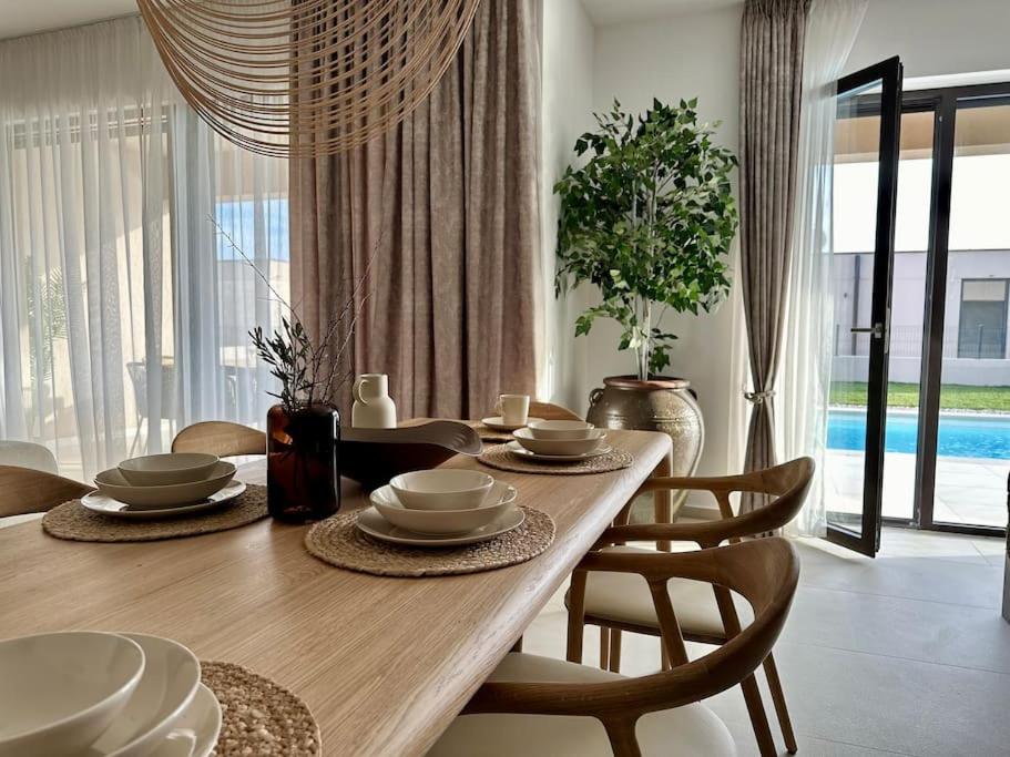Villa Daleo with heated pool and jacuzzi near Porec