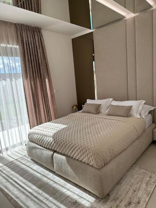 Villa Daleo with heated pool and jacuzzi near Porec