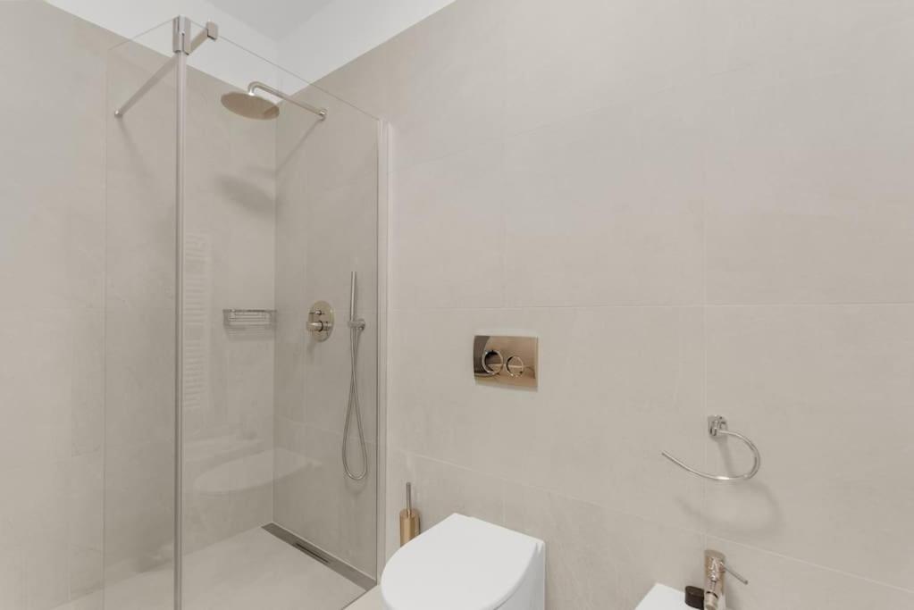 Villa Daleo with heated pool and jacuzzi near Porec