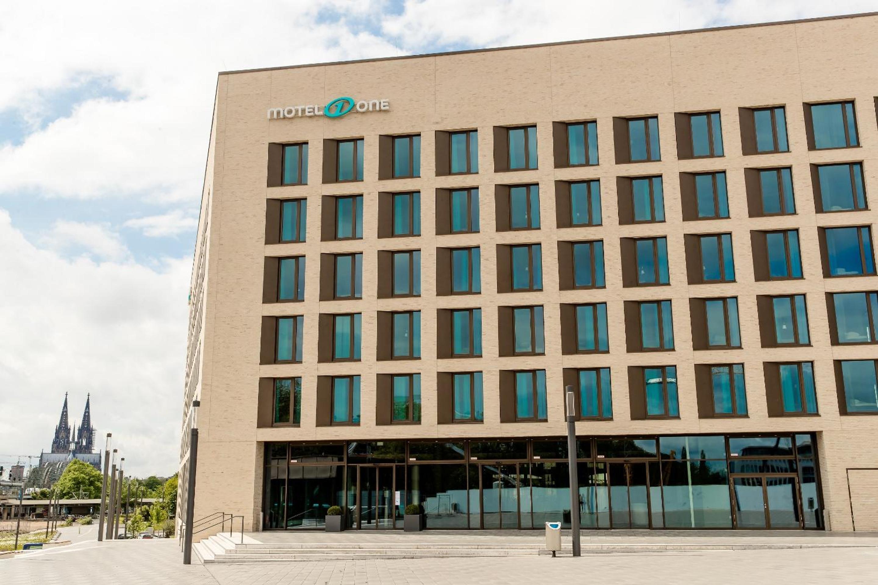 Hotel Motel One Köln-Messe - Image 1