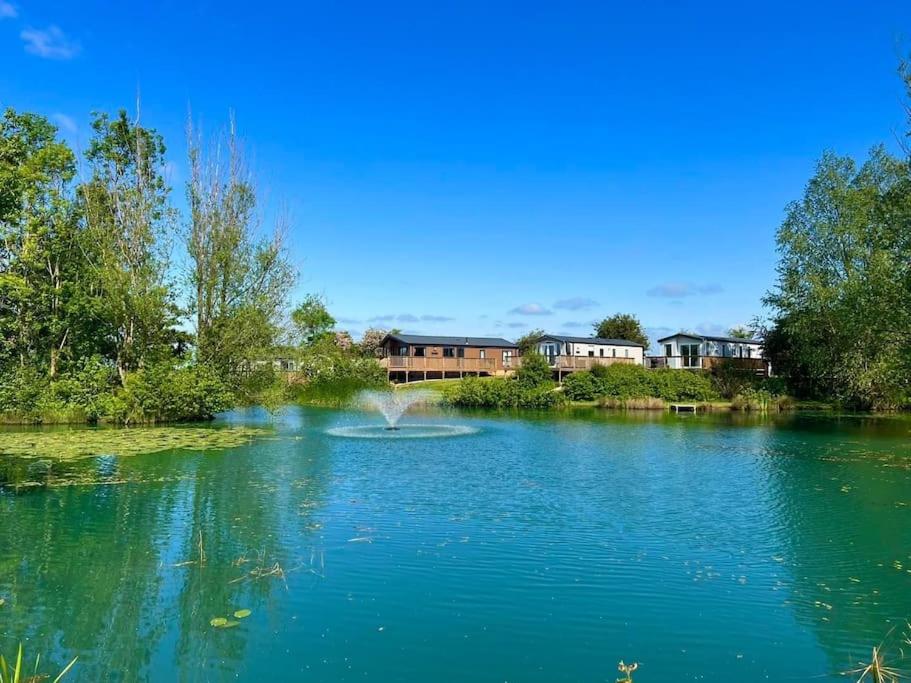 Lakefront Lodge 5 Star Country Park Private Fishing FREE Parking 1 view 2