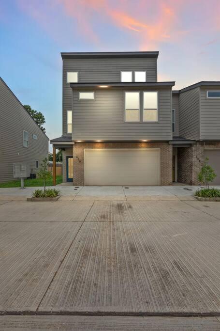 Hotel NEW Acadian House Cajun Country Gem King Bed WiFi - Image 1