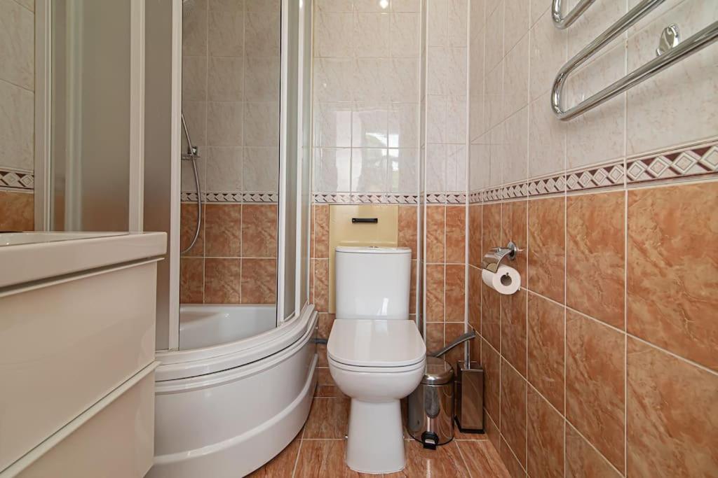 Comfortable 2-bedroom Apartment view 3