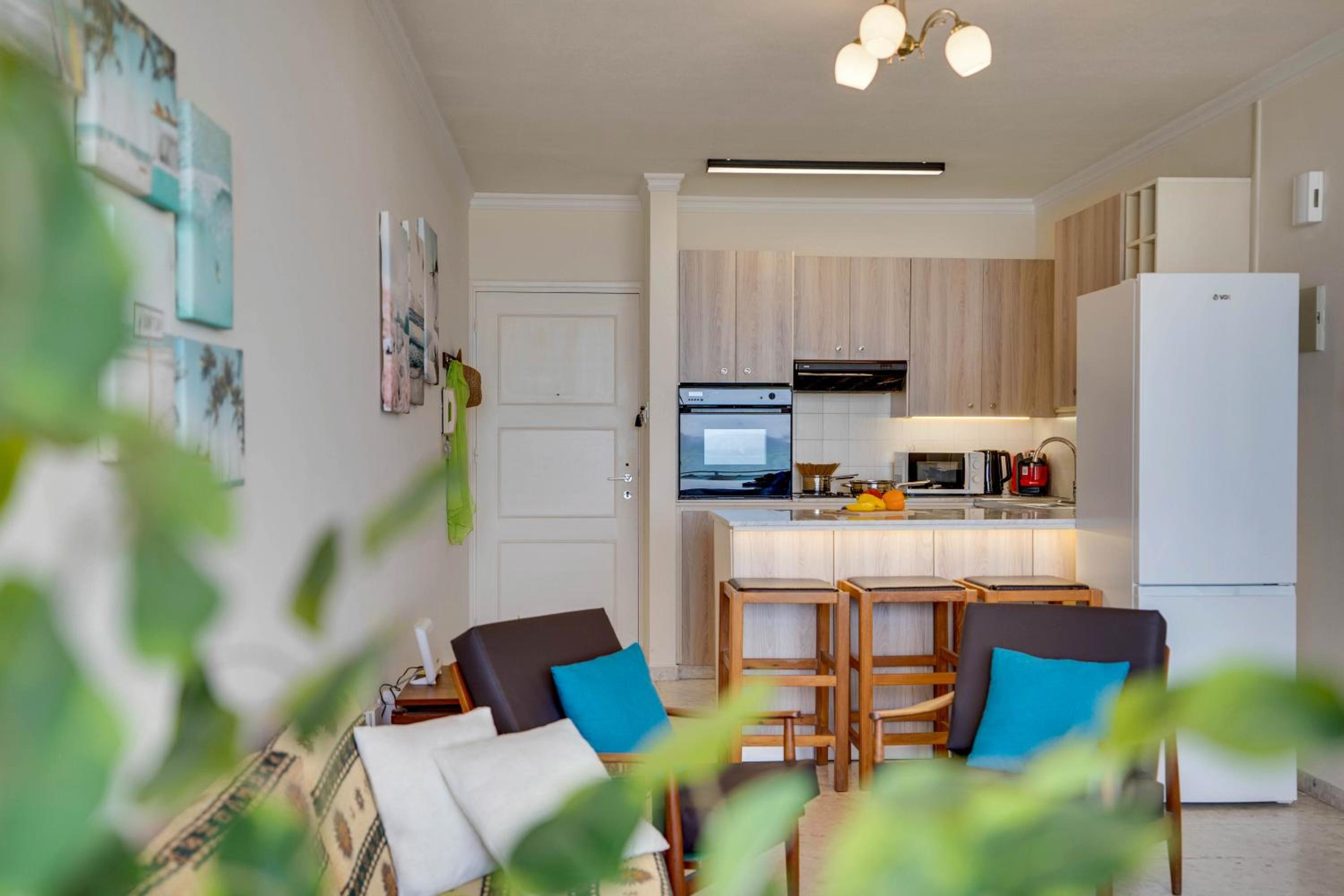Makenzy Sandy Beachfront Paradise
