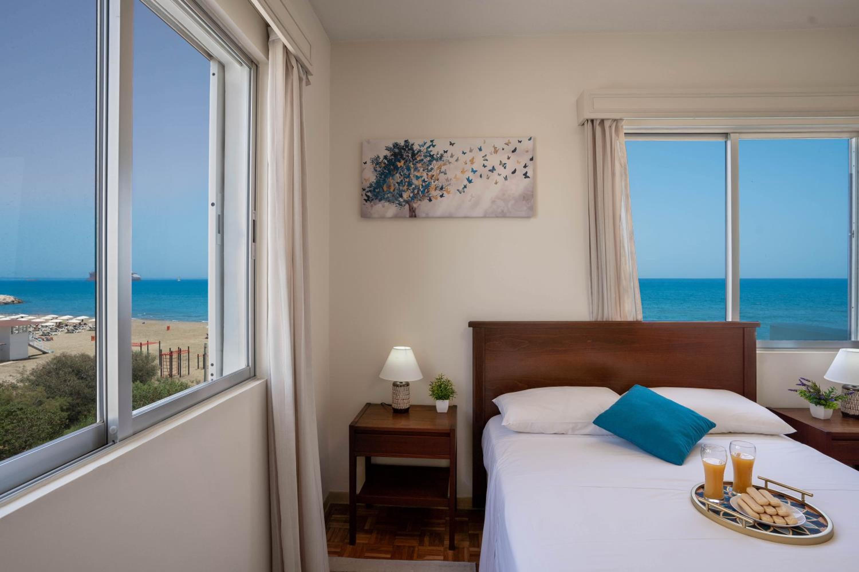 Makenzy Sandy Beachfront Paradise