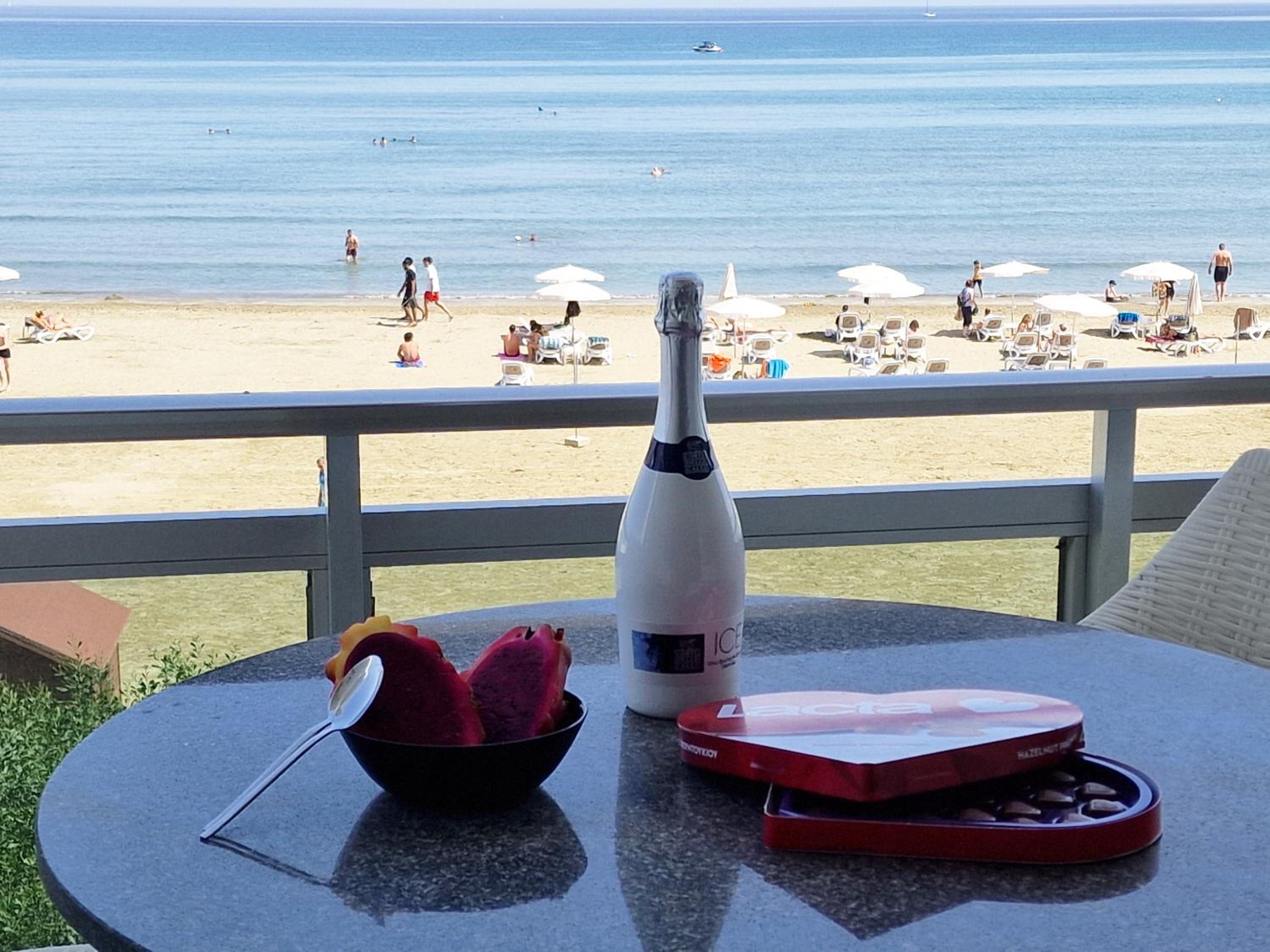 Makenzy Sandy Beachfront Paradise