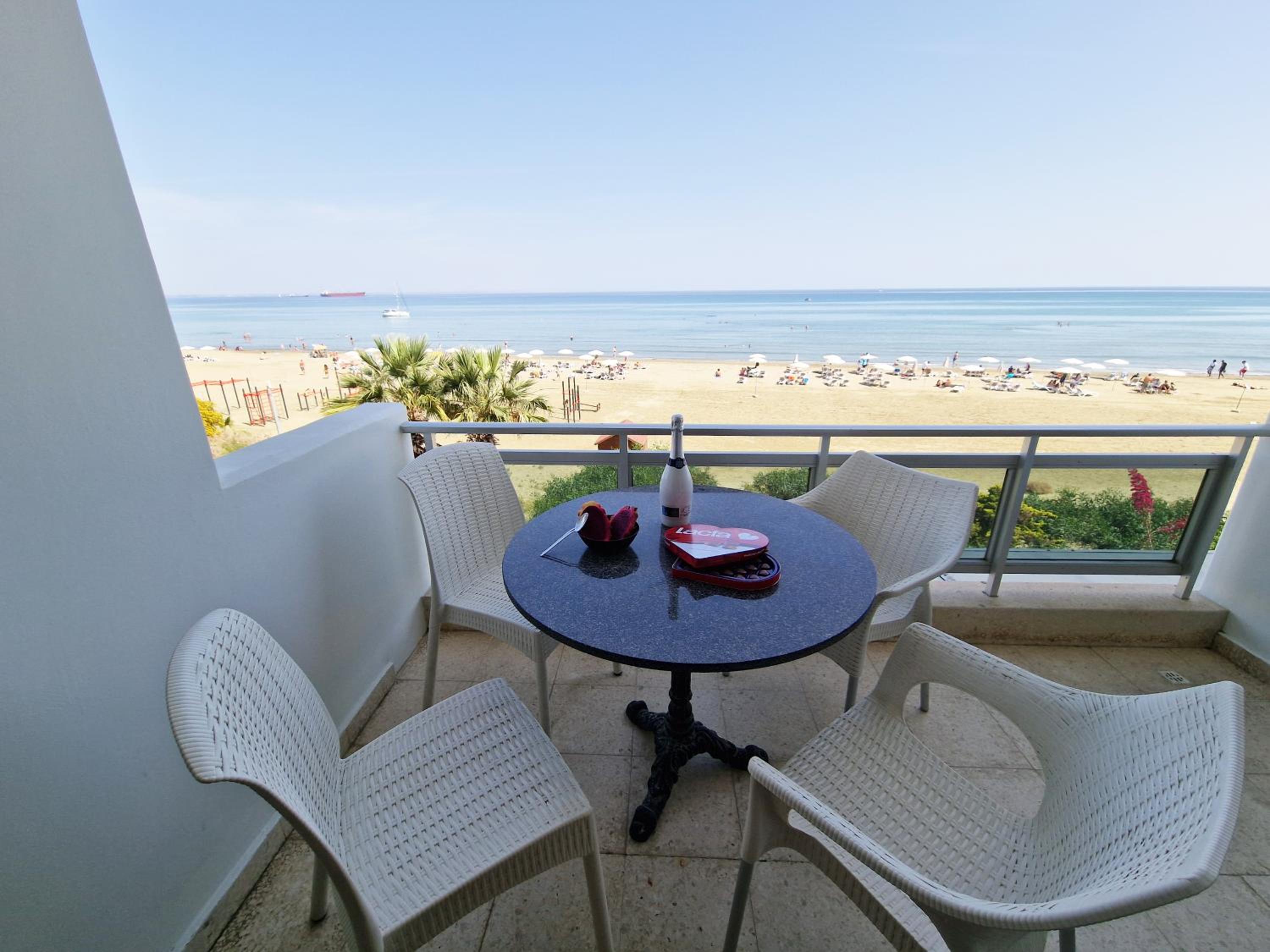 Makenzy Sandy Beachfront Paradise