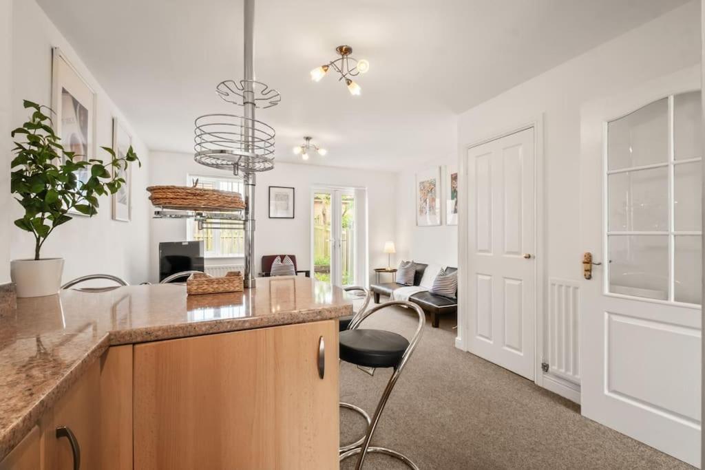Cosy House with free parking! view 2