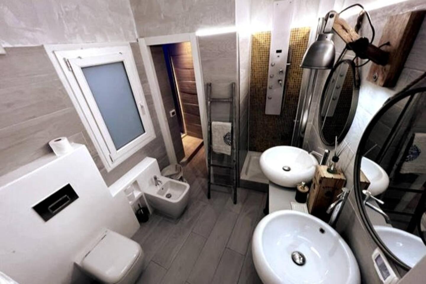 DELuxe 4 Bedrooms in Fegina Monterosso