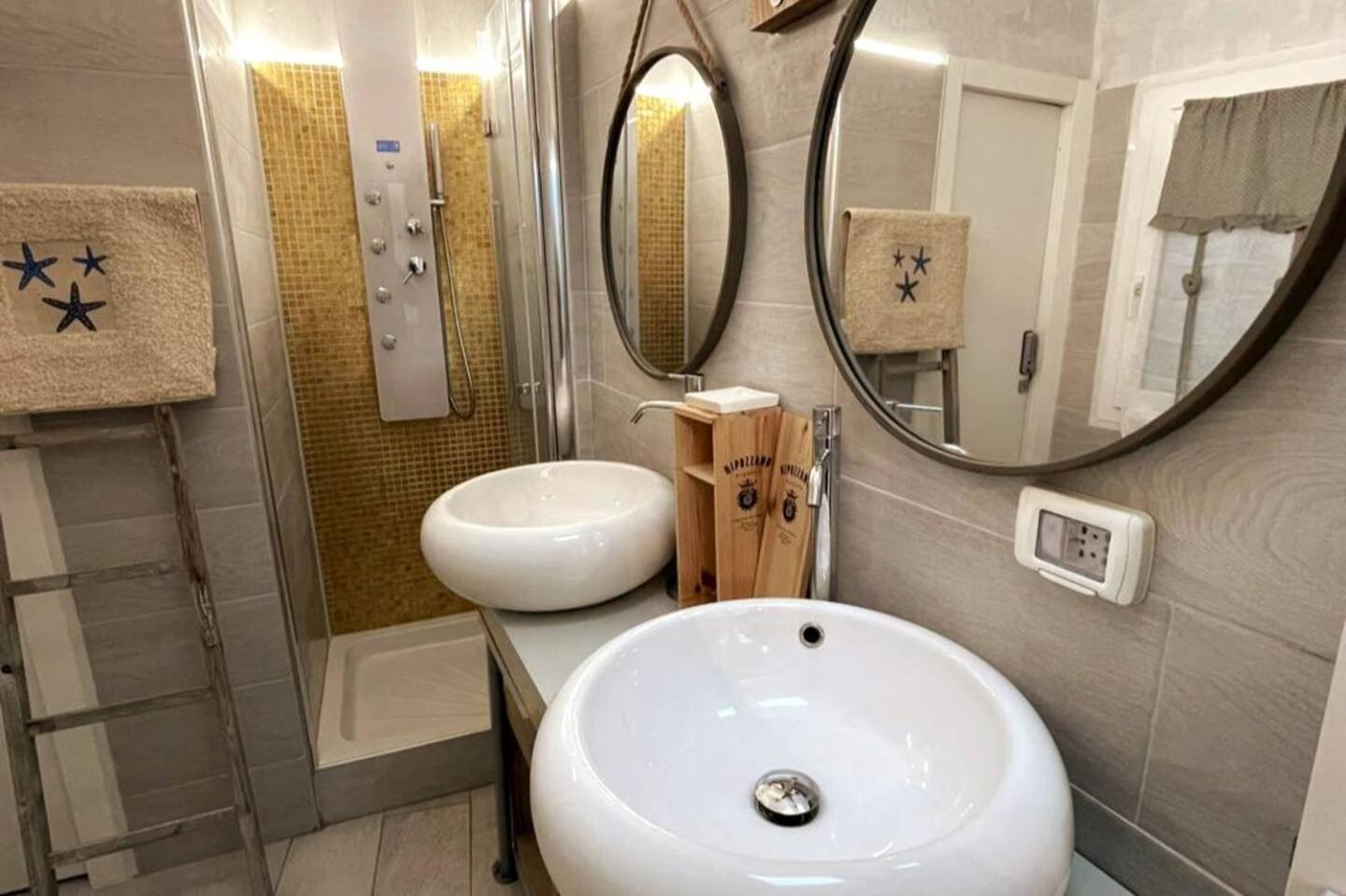 DELuxe 4 Bedrooms in Fegina Monterosso
